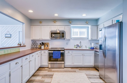 Bermuda Beach House | Oceanfront Beach House w/Beach View, Beautiful Decor, Free WiFi, Central A/C