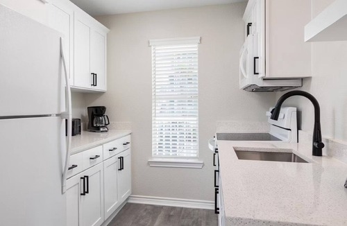 Galveston Hotel | Oceanfront Stay w/Tennis & Waterpark Access Nearby | Two 2BR Villas