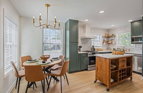 Georgetown House | Old Town Stone Cottage: Walk to Square, Family Friendly, Free EV Charging