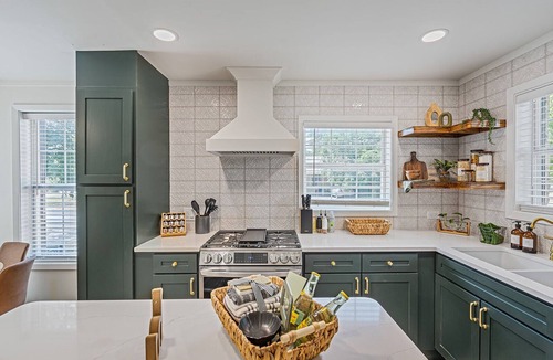 Georgetown House | Old Town Stone Cottage: Walk to Square, Family Friendly, Free EV Charging