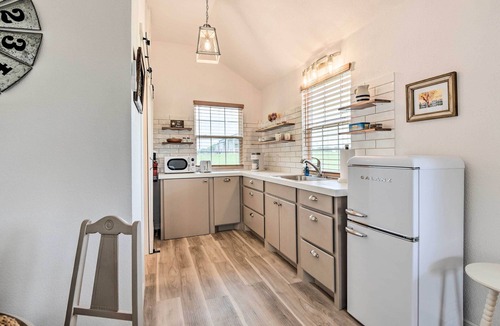 Forestburg Apartment | On-Site Pond & Fire Pit: Montague Retreat!