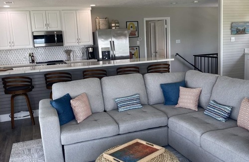 Bacliff House | On the bay, private pier, private heated pool, close to Kemah