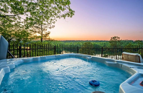 Mid America House | One Acre Private Oasis, Saltwater Pool, New Sauna, Outdoor Kitchen, and Fire Pit