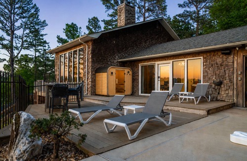 Mid America House | One Acre Private Oasis, Saltwater Pool, New Sauna, Outdoor Kitchen, and Fire Pit