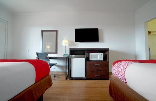 Kingsville Hotel | One Unit w/Two Double Beds | Free Parking | Near King Ranch Museum