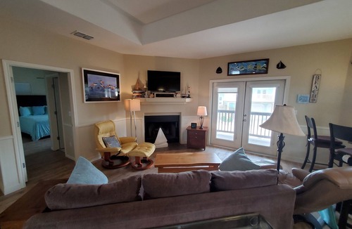 Sand Point House | ONLY In-Town Neighborhood w/Restaurant, Bar, Pool/Hot Tub, Beach & Cart Access