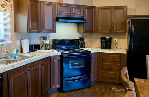 Huxley House | Open Waterfront Lakeview l Fish Camp l Huxley Bay Marina l Toledo Bend