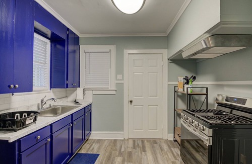 Highland Historic District House | Operation Relaxation located near Centenary College and Querbes Golf/Tennis.