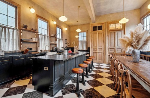Faubourg Lafayette Villa | Opulent Art Deco Villa w Pool & Hot Tub 6bd|6.5ba