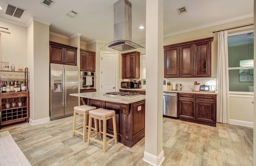 Greater East End House | Outdoor Oasis in Downtown Houston with Pool & Hot-Tub