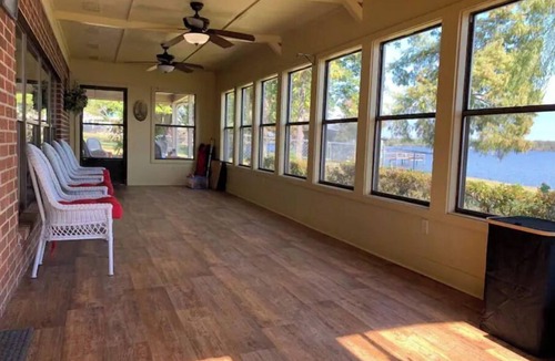 Mayflower House | Outstanding 3BR Central Arkansas Lakeside Retreat near Little Rock and Conway