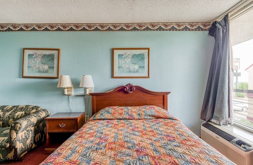 Tougaloo Hotel | OYO Hotel Jackson North I-55| King Bed
