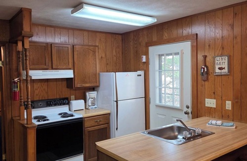 Mountain Home Cottage | Ozark Mountain Woodland Lake Deluxe Cottage