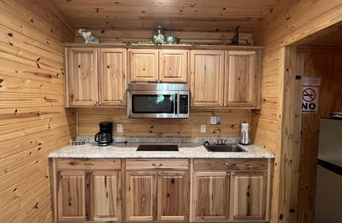 Jones Mills Cabin | Pam's Treehouse Cabin #1-A favorite treehouse right on a creek!