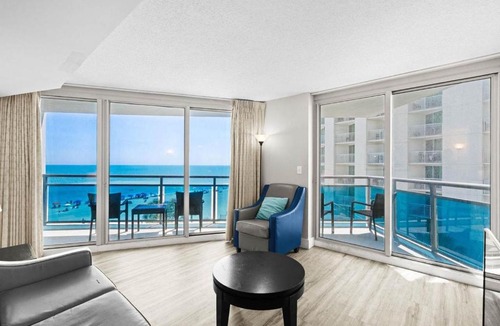Downtown Myrtle Beach Apartment | Panoramic Oceanfront Condo OO 3rd Floor