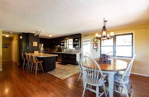 Pettit House | Panoramic views of Lake Tenkiller from the House on the Hill