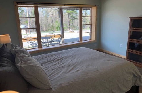 Hartshorn House | Pappy’s Trout Lodge - 0.5 Miles from Montauk