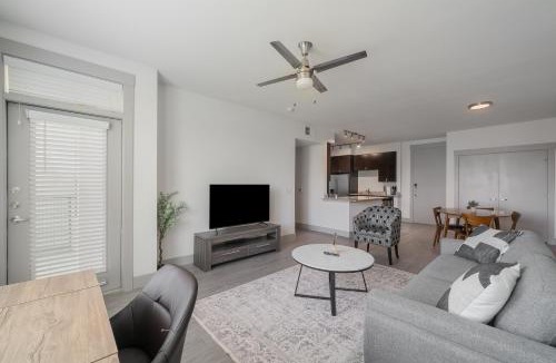 Oak Lawn Apartment | Park West 450 1bedroom Suite, Pool, Gym, Parking