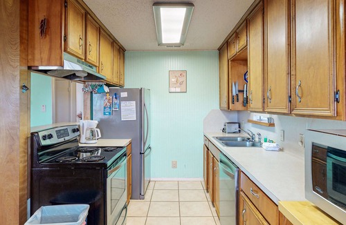Shibui Sands House | Parking for 3 plus Boat, Watercraft, Fenced Yard, Deck, Pet Friendly