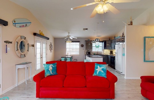 Leeward Sands House | Parking for Boat, Golf Cart Access, In Town