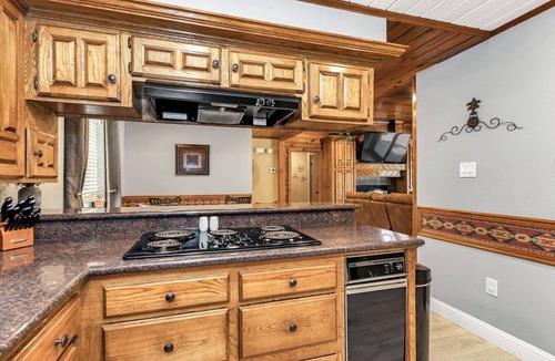 Conroe House | Parkway Main House · Peaceful and Relaxing Oasis within the City