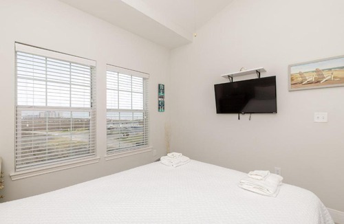 Corpus Christi House | Pathway to the Sea T834