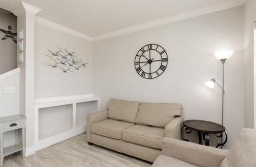 Corpus Christi House | Pathway to the Sea T834