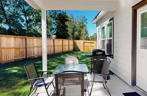 Porter House | Patio Dining & Yard: Porter Escape, 3 Mi to Golf