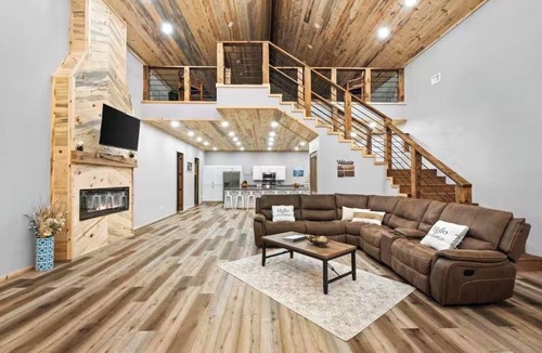 Mc Caskill Cabin | Peace by the River - Spacious 5-bedroom cabin on Little Missouri River!