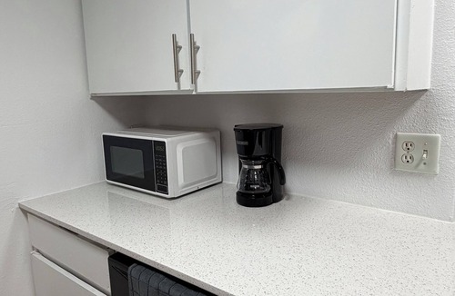 Hancock Apartment | Peaceful 1-bedroom apartment in downtown Austin -RedRiver Haven Retreat
