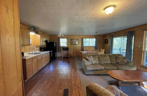 Zwolle Cabin | Peaceful 2-Bedroom Cabin with Full Kitchen, Pond View Porch & Outdoor Firepit