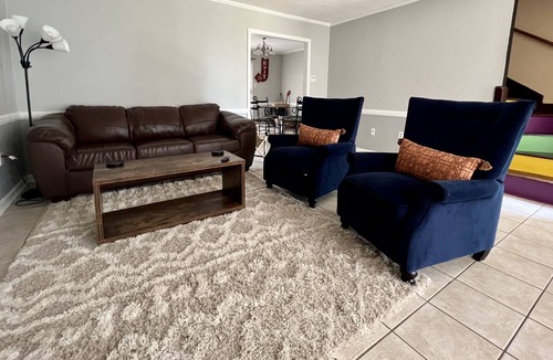 Shenandoah House | Peaceful 2 story twnhme *Sleep 6* 18 Min to LSU*