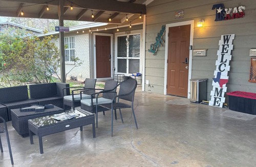 Windsor Park House | Peaceful Austin Retreat, Patio, Near Downtown & UT