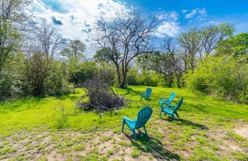 Klondike House | Peaceful Country Escape - Minutes to Town & Attractions
