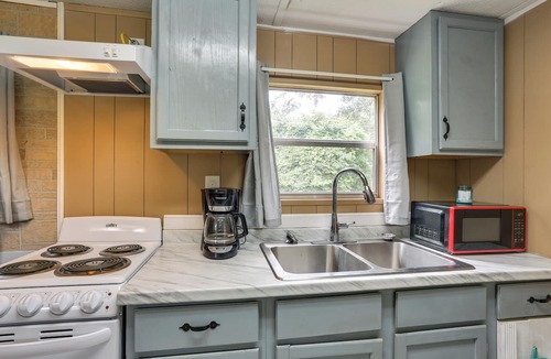 West Orange Apartment | Peaceful Gulf Coast Getaway: 3 Mi to Boat Ramp!