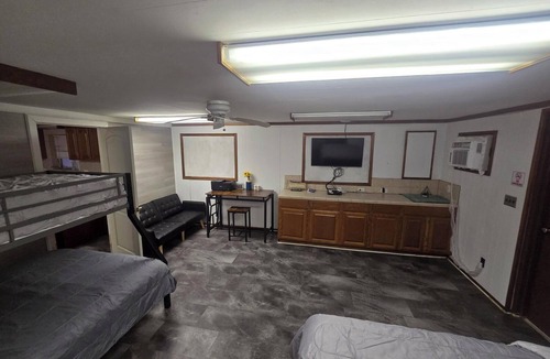 Golden Meadow Hotel | Peaceful hotel suites with AC in Golden Meadow