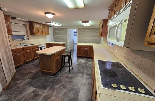 Golden Meadow Hotel | Peaceful hotel suites with AC in Golden Meadow