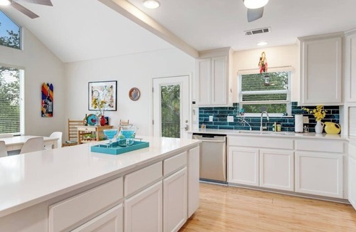 Oatmeal House | Peaceful, modern home close to Lago Vista with large deck & balcony
