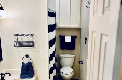 Old Jefferson Apartment | Peaceful Two story Apartment