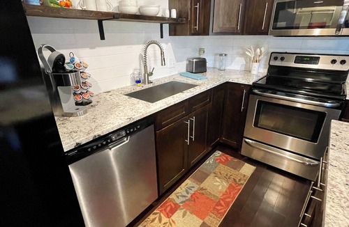 Springlake House | Peaceful Updated 2 bedroom townhome in Shreveport.