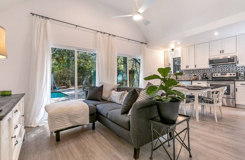 Ponchatoula House | Peaceful Wooded Garden Setting