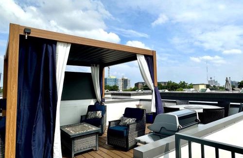 Tobin Hill House | Pearl Oasis, Luxury & Panoramic City Views