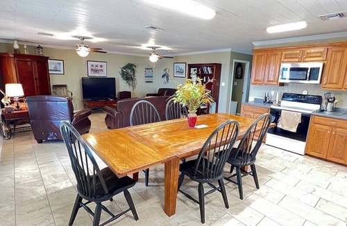 Leeville House | Pearly Whites - Fishing Pier - Island Realty