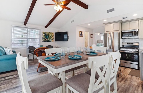 Jamaica Beach Cottage | Peggy's Hideaway by Ryson Vacation Rentals