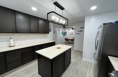 Palacios House | Pelican Place-lit dock, crab cages, W/D, 5 TVs, gameroom, fully stocked kitchen