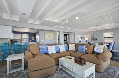 El Lago House | Pelican's Landing-Waterfront Home Close To Kemah Boardwalk!