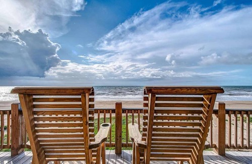 Gilchrist House | Pelican Shores: Sun, Sand, and Serenity – 3BR Beachfront Retreat!