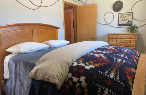 College Place House | Pendleton House - Complimentary Wine Tasting