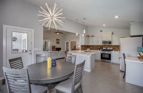 Dickinson House | Pepe's Place - Heated Spa Pool, close to Galveston Island & Houston
