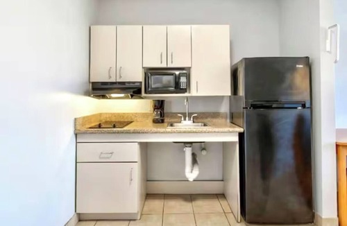 Sulphur Apartment | Perfect for Big Groups: 4 Rooms w/2 Full Beds and Kitchenette + Outdoor Pool